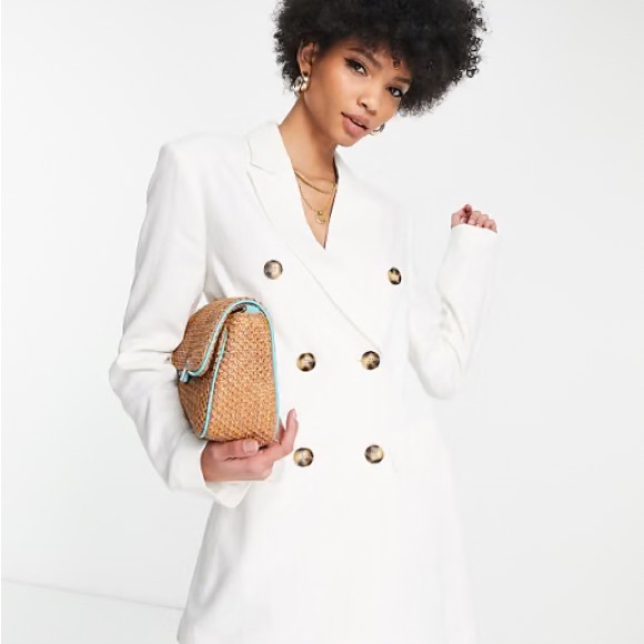 Elegant Women's Cream Double-Breasted Blazer - Picture 3 of 4